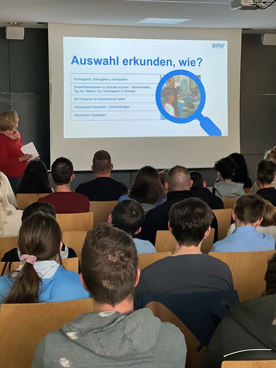 Der vom BIFO durchgeführte Workshop „Know-How zu Bildung und Beruf“ richtet sich an Schüler im zweiten Semester der 3. Klasse Mittelschule⇒BIFO