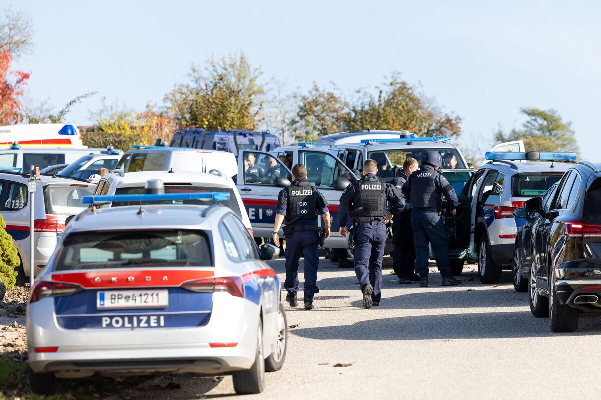 Großeinsatz nach den tödlichen Schüssen gestern im Mühlviertel. ⇒apa