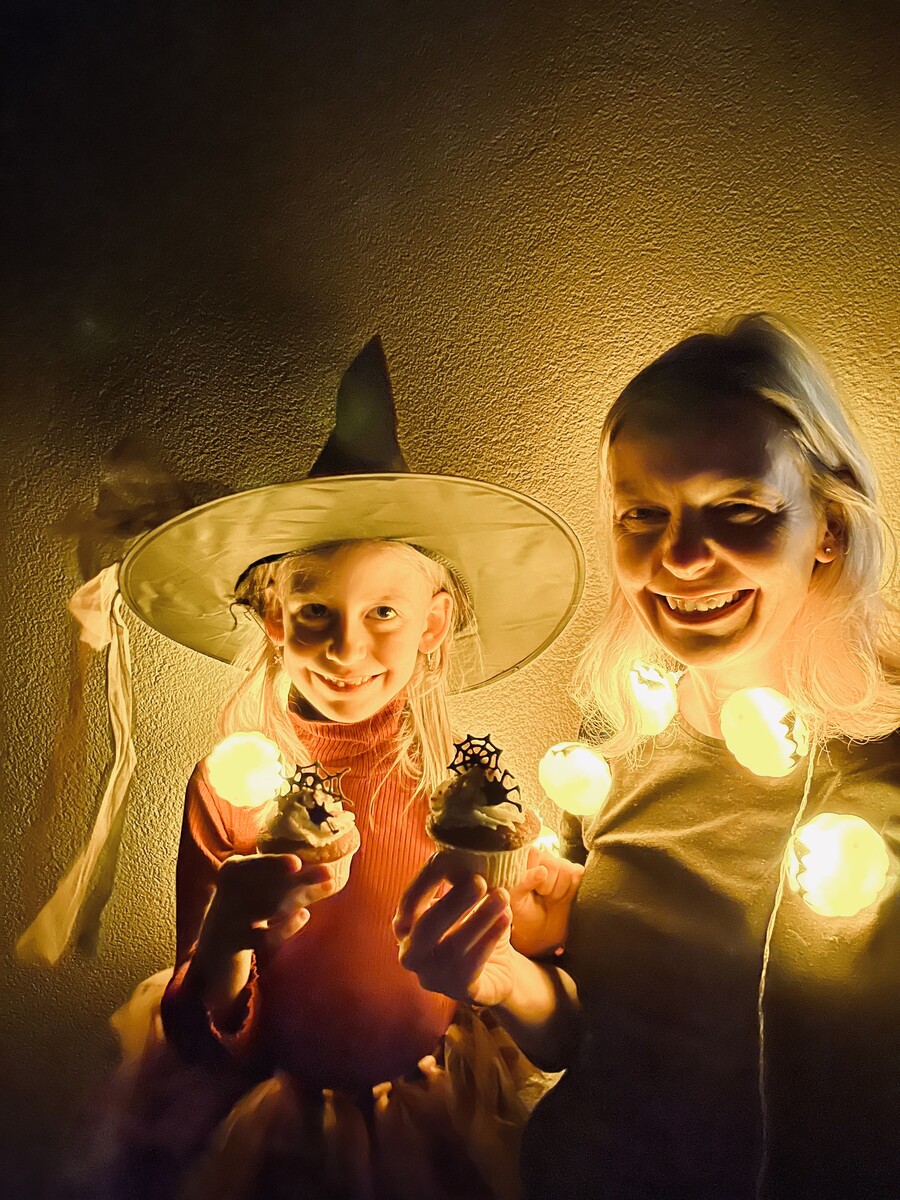 Gruselig süße Spinnen-Muffins passend zu Halloween. ⇒AFB