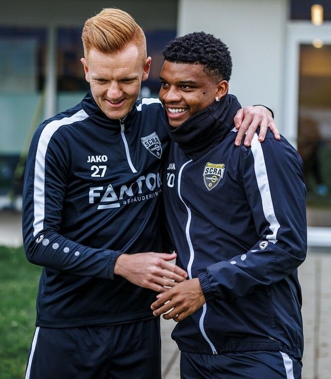 Gute Stimmung im Training: Christian Gebauer (links) und Lincoln. ⇒vn