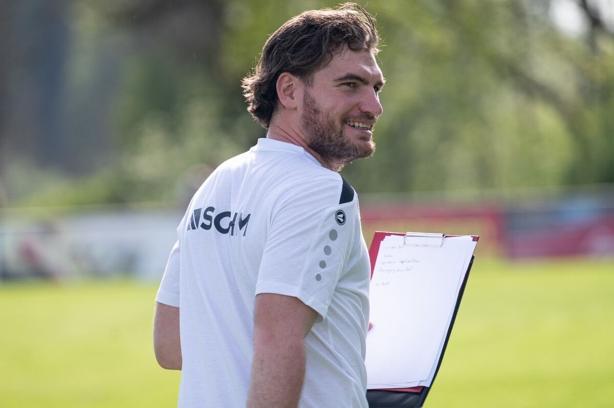 Hat endlich wieder Grund zum Jubeln: Alberschwende-Trainer Rene Fink.⇒serra
