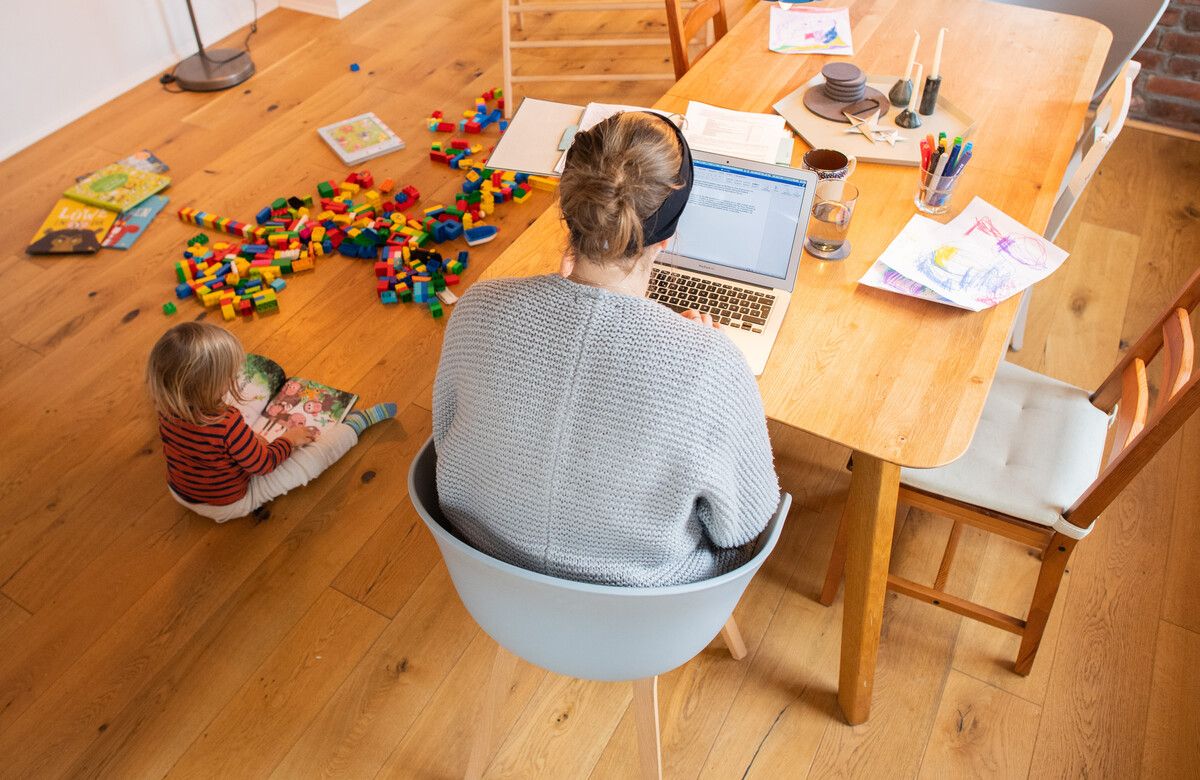 Homeoffice und Coronazeit förderten den Trend zur Teilzeitarbeit weiter: Dazu kommt der demografische Wandel, der Arbeitsmarkt­experten Sorgen macht. ⇒DPA