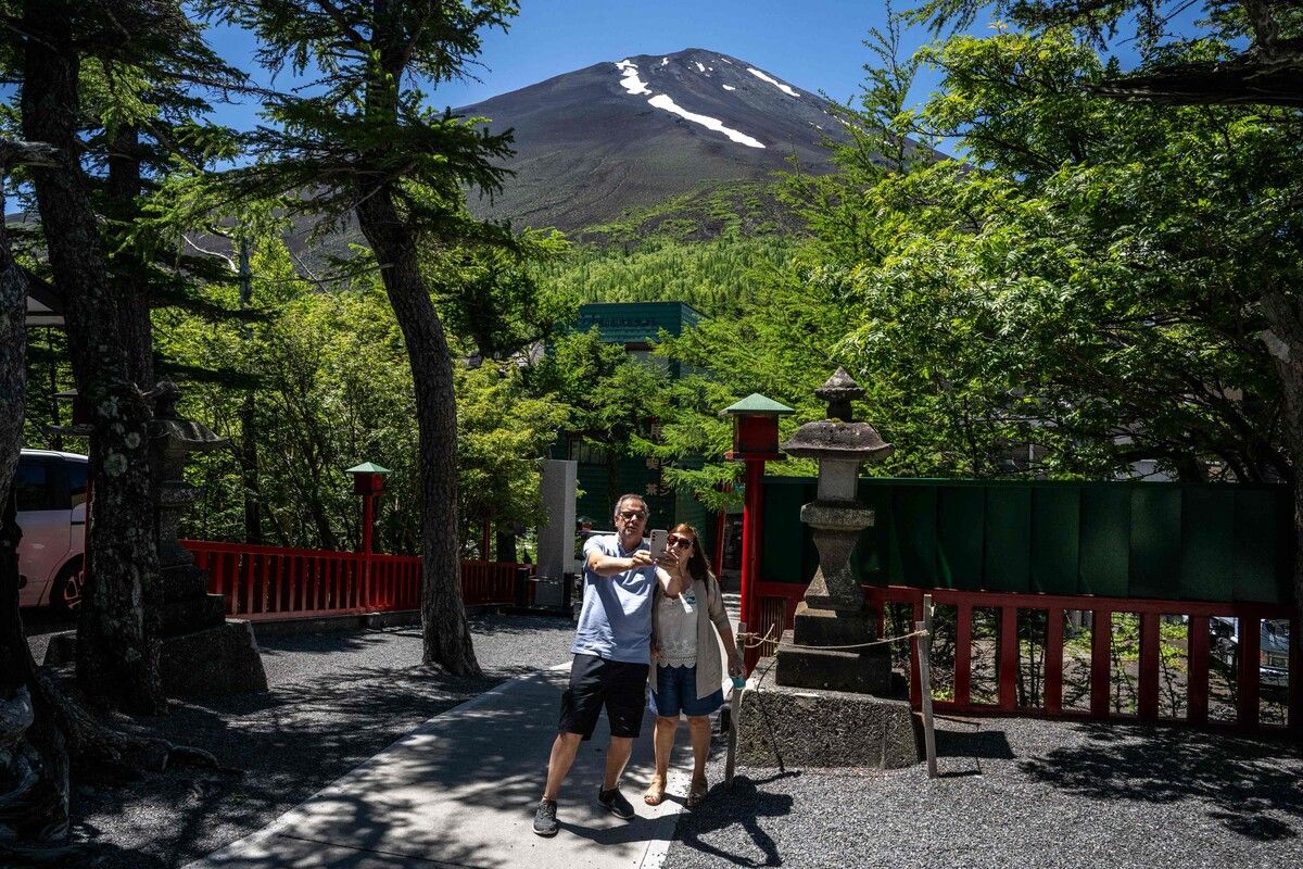 Im Juni hatte der Fuji noch ein klein wenig Restschnee vom letzten Winter.⇒afp