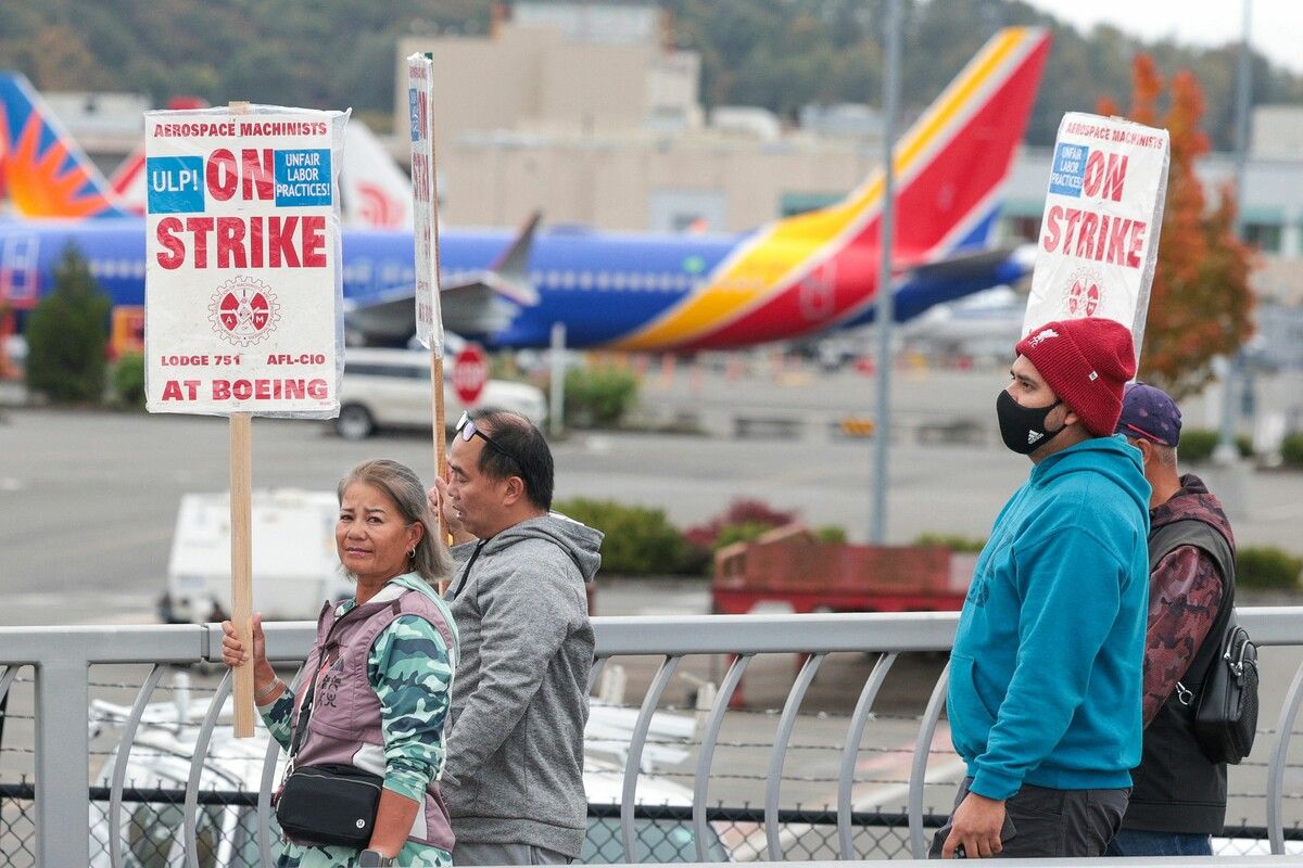 In den USA streiken seit Mitte September die Flugzeugbauer: Die rund 33.000 Boeing-Mitarbeiter kämpfen für bessere Arbeitsbedingungen und höhere Löhne. AFP