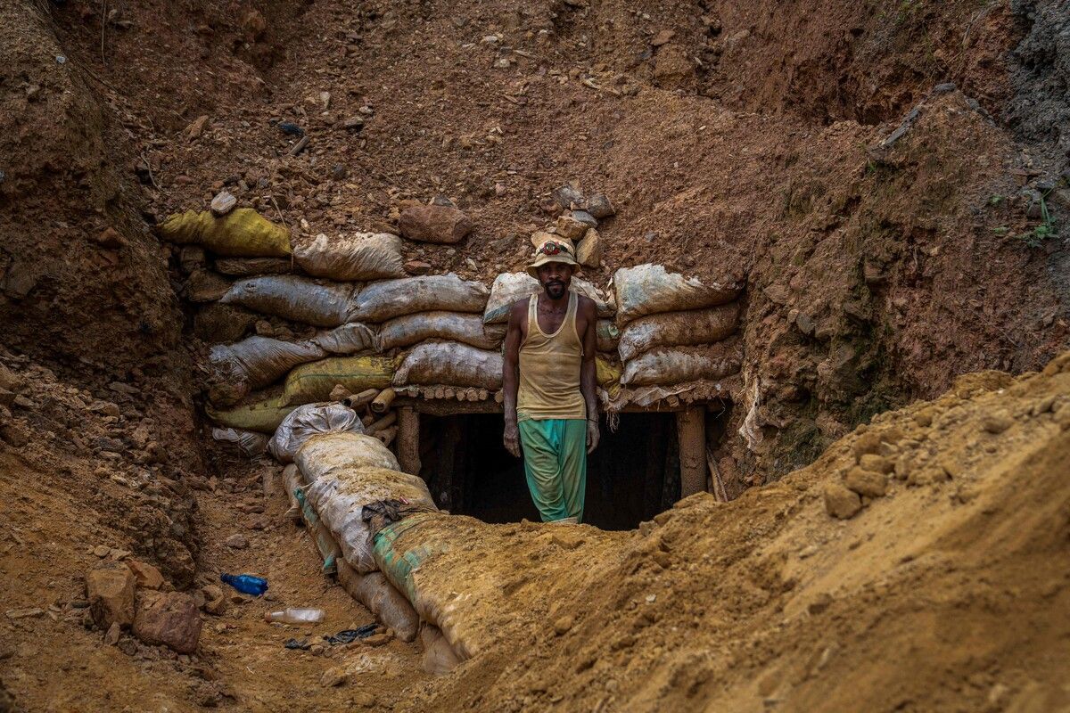 In der Republik Kongo wird Gold geschürft: In der Kamituga-Mine arbeiten etwa 400 Menschen für ein paar wenige Dollar am Tag. AFP
