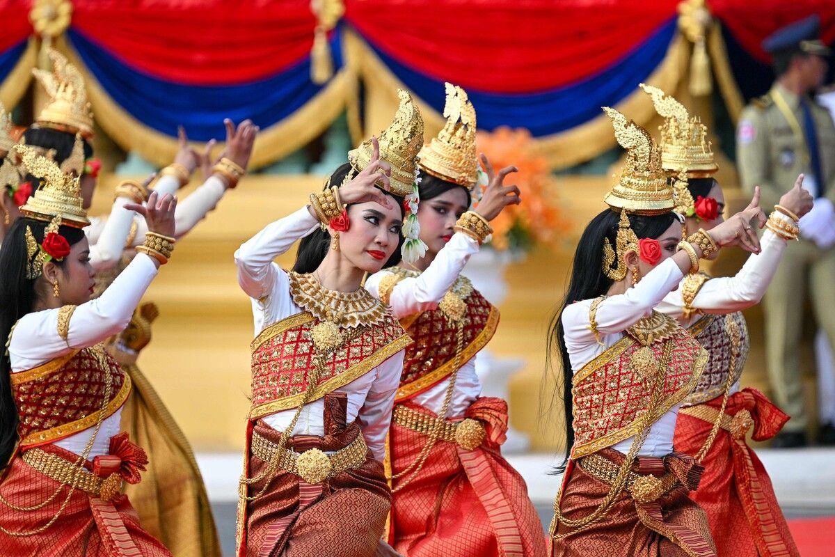 In Kambodscha wurde das zwanzigjährige Thronjubiläum von König Norodom Sihamoni mit prunkvollen Feiern begangen. AFP