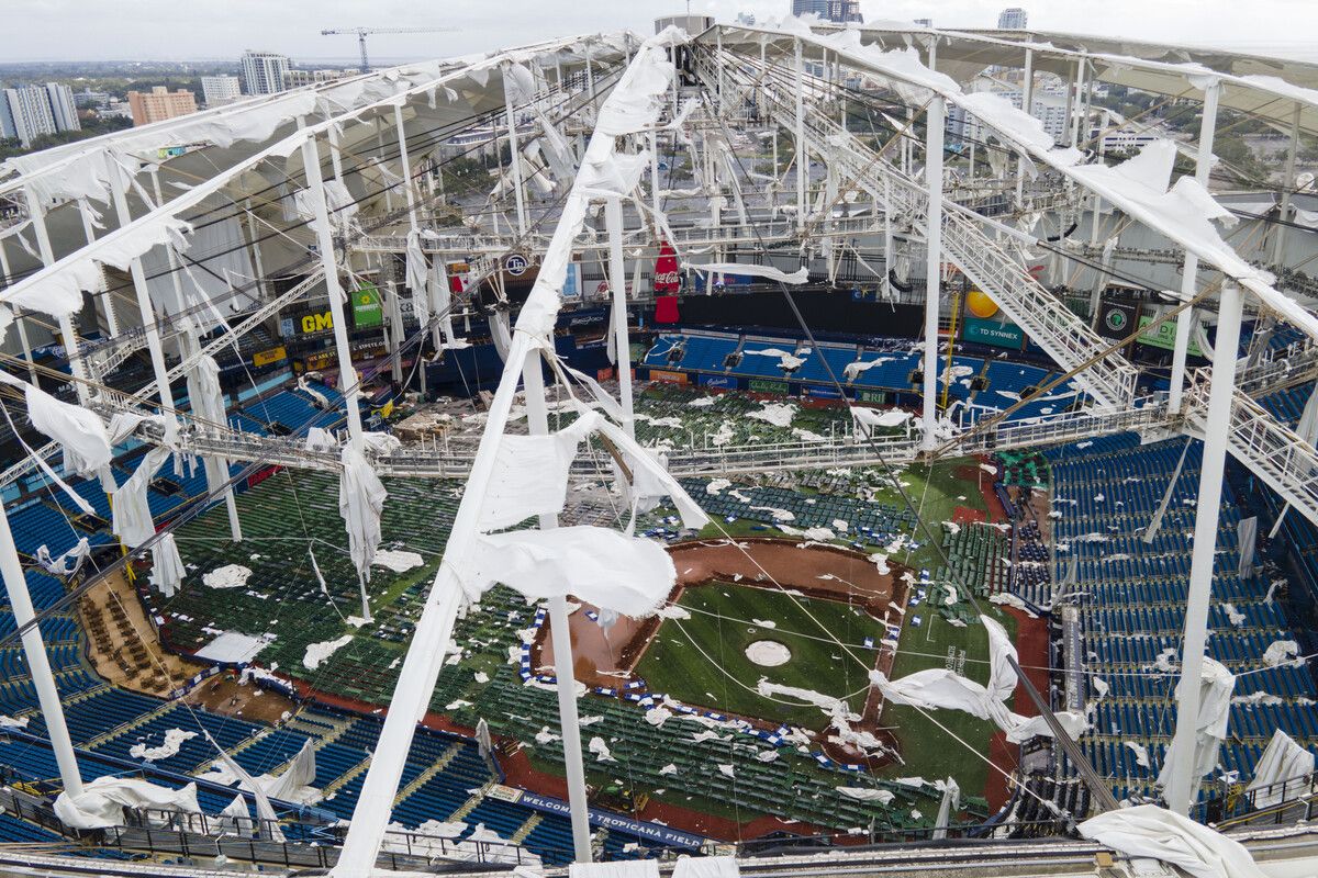 In Saint Petersburg wurde das Dach eines Sportstadions völlig zerstört. Opfer gab es hier glücklicherweise keine zu beklagen.⇒AP, AFP, reuters