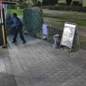Dreister Dieb knackt Automaten in Höchst
