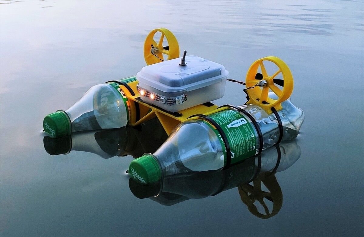 Interessierte können von Smartphone gesteuerte Mini-Boote bauen.⇒jan kettler
