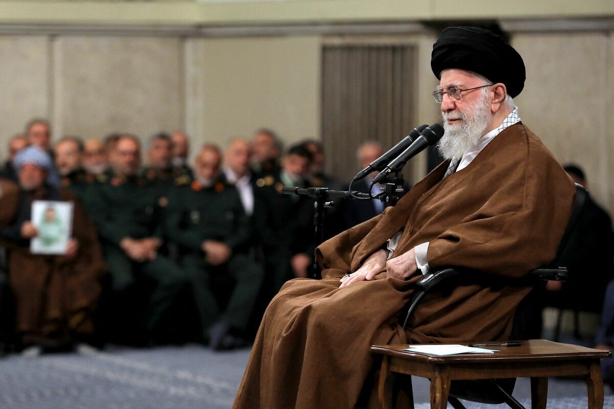 Irans oberster geistlicher Führer, Ayatollah Ali Khamenei, setzte nach Israels Angriffen auf den Iran auf Beschwichtigung.⇒AFP