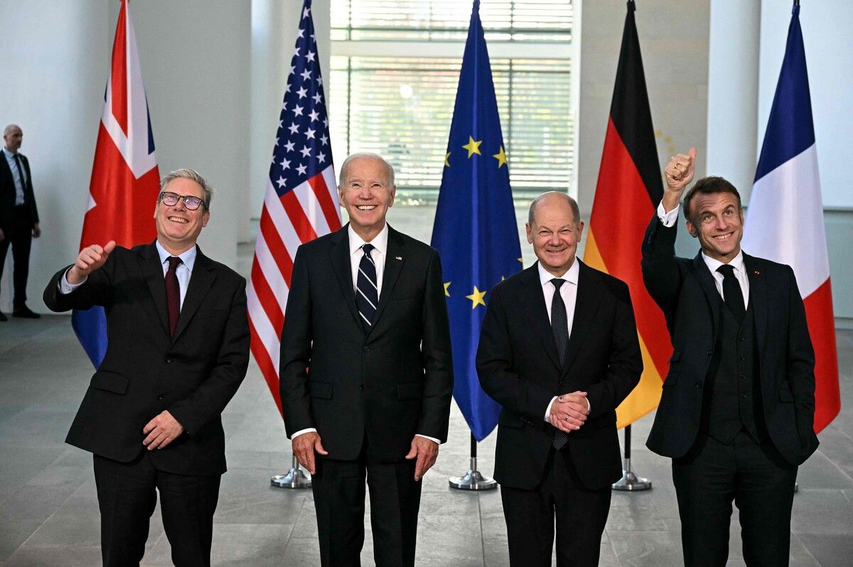 Joe Biden traf bei seiner nur 19-stündigen Stippvisite auf Keir Starmer, Olaf Scholz und Emmanuel Macron.⇒AFP