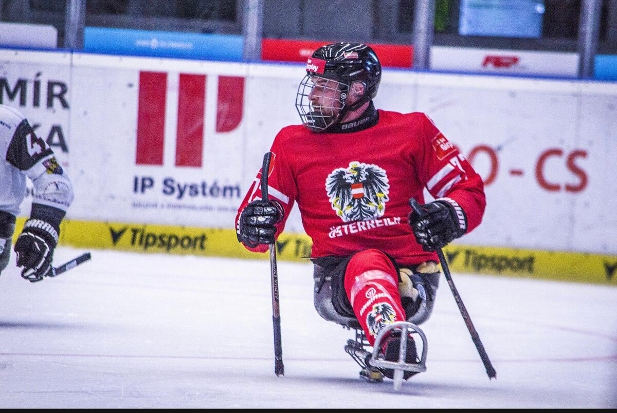 Kevin Siess spielt mit Leidenschaft Para-Eishockey.