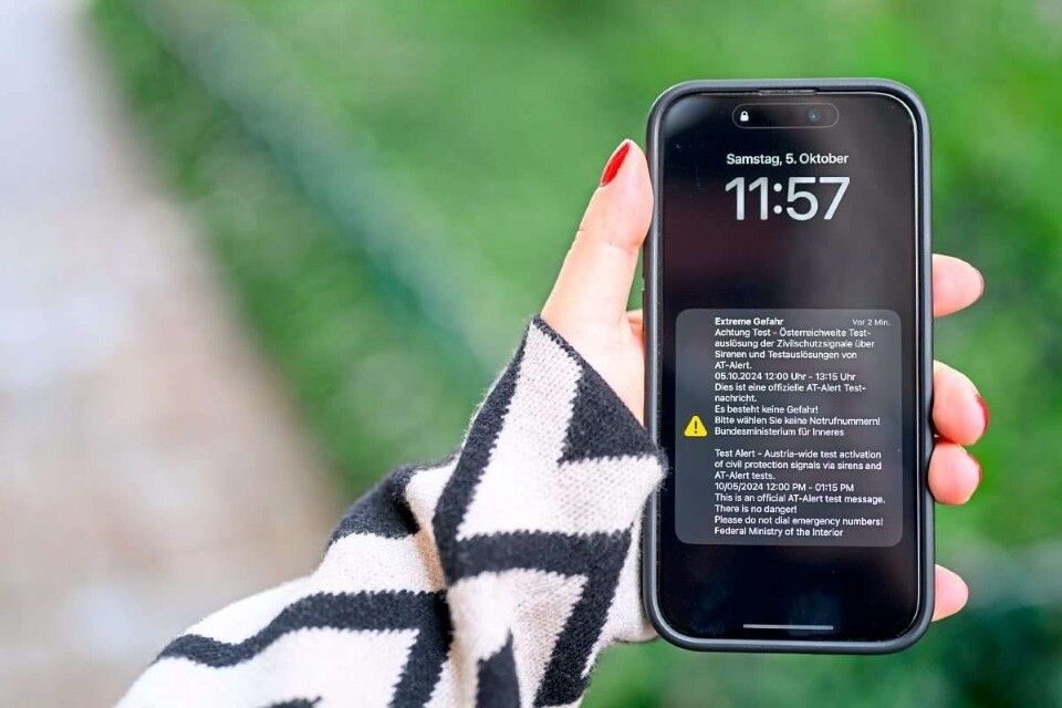Laut den Mobilfunknetzbetreibern wurden die Testnachrichten erfolgreich an die Mobiltelefone ausgesendet.⇒APA/Slovencik