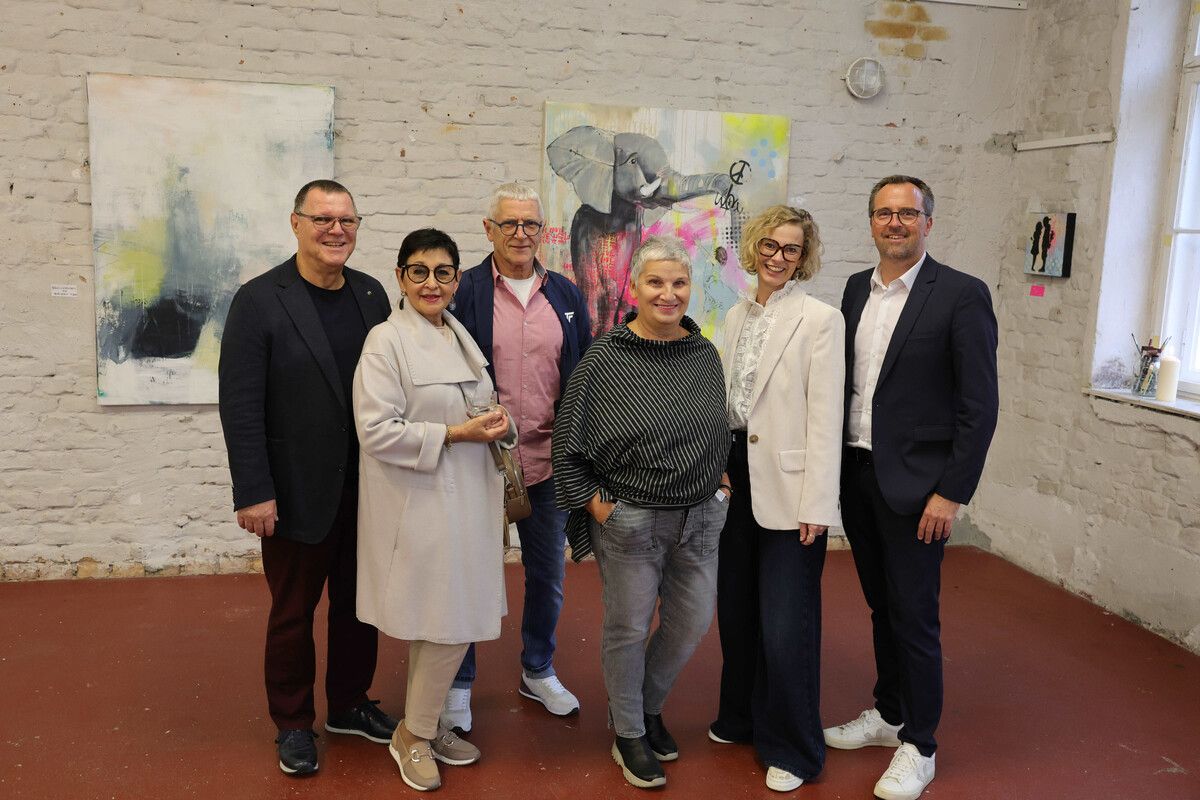 Manfred und Lore Zumtobel, Norbert Vonach, Künstlerinnen Agi Huber und Elfi Raith sowie Markus Kirschner. ⇒ame