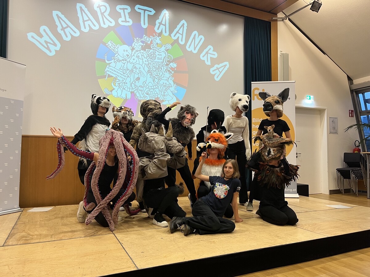 Musical-Darstellerinnen und Darsteller des tierischen Musicals „Waaritaanka“. ⇒JUBOS