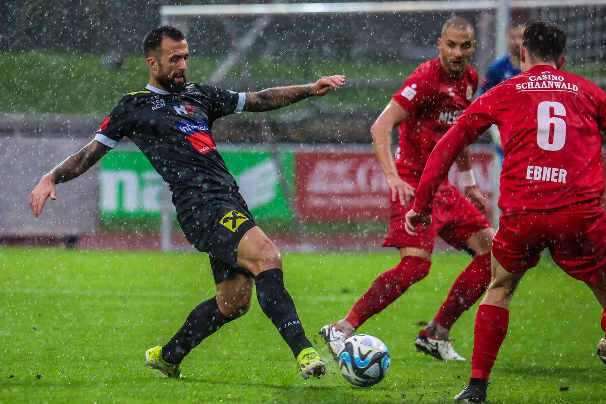 Nach den Wasserspielen und der 0:4-Niederlage in Dornbirn will der FC Lauterach heute gegen Schwaz unbedingt den ersten Heimsieg einfahren.⇒steurer