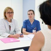 Frau-Sein und Alter als Risiko