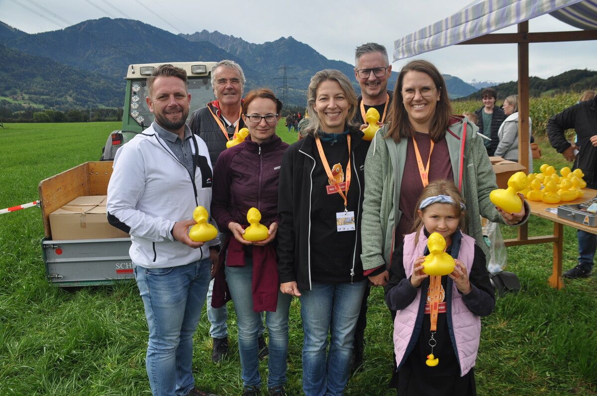 Organisatoren: Vize-Bgm. Roland Köfler, Johann Schmiedle vom „Netz für Kinder“, Karin Feuerstein, Jacqueline Breite, Hannes Pfefferkorn, Marina und Emilie. ⇒HAB