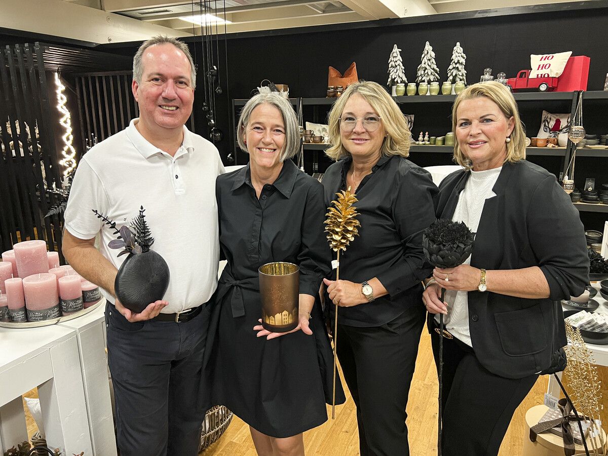 Patrick und Bettina Egle mit Anne Lins und Sigrid Drexel präsentierten den neuen Feinkostina Concept-Store. ⇒Franc