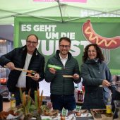 Parteien werben mit Würstchen, Süßem und Bier um Stimmen