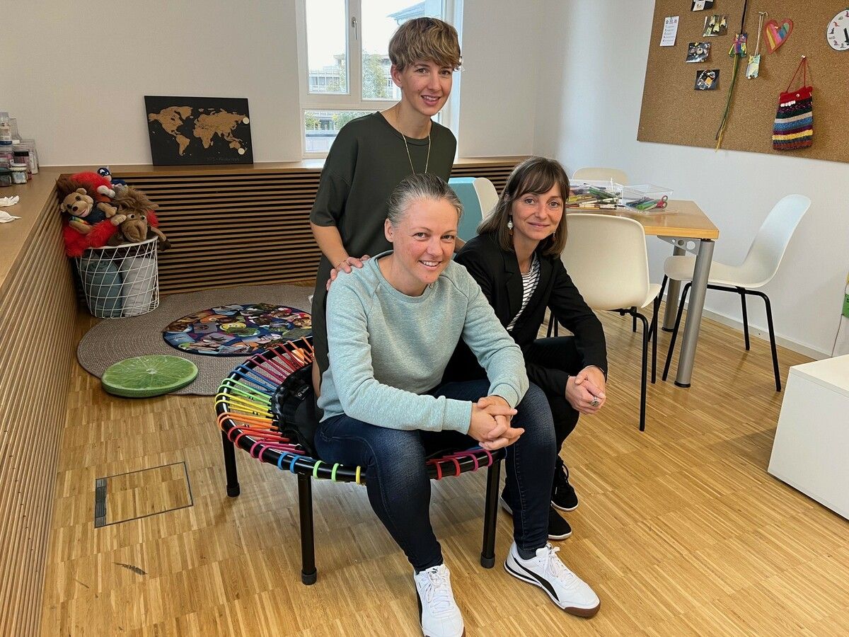 Sonja Baldauf (l.) und Katharina Moriggl (hinten) sind für Rainbows zuständig. Die langjährige Leiterin Jaqueline Oberauer wendet sich anderen Aufgaben zu.⇒vn/mm