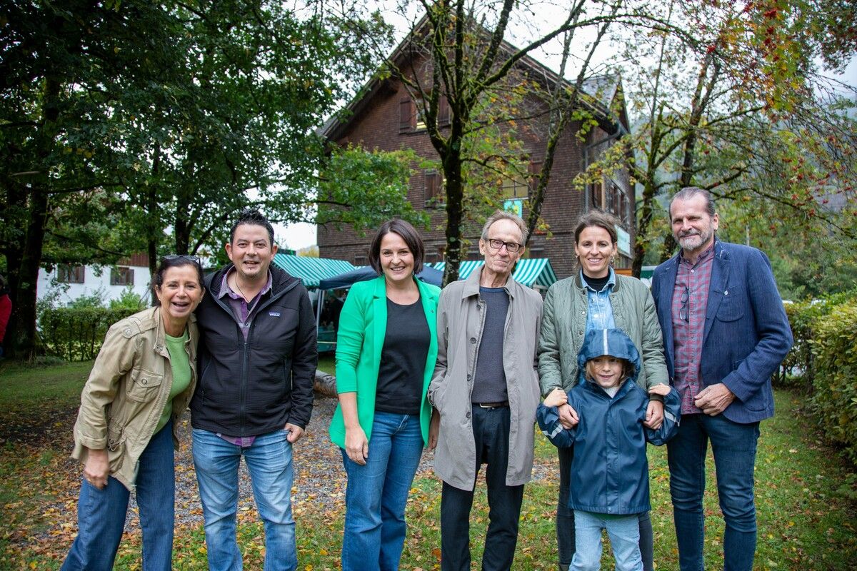 Standes-Jugendkoordinatorin Elke Martin, Bgm. Tobias Kieber, Landtags-Vizepräsidentin Monika Vonier, Bruno Winkler und JAM-Geschäftsführerin Miriam Piske sowie Standesrepräsentant Bgm. Herbert Bitschnau (v. l.) bei der JAM-Eröffnung. ⇒Toni Meznar