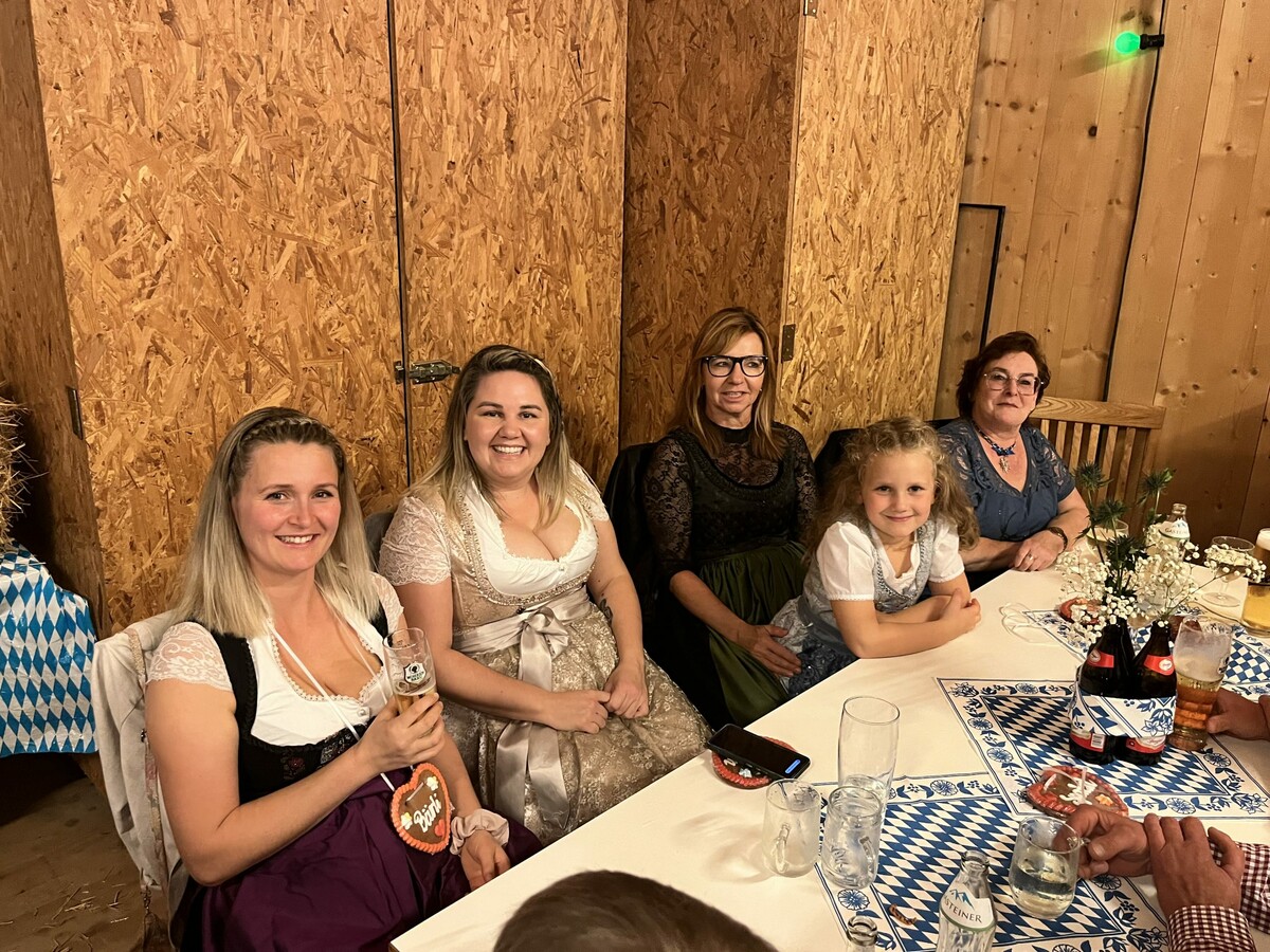 Statt Faschingskostümen standen beim Oktoberfest der Dornbirner Fasnatzunft Dirndl und Lederhosen im Mittelpunkt. ⇒cth