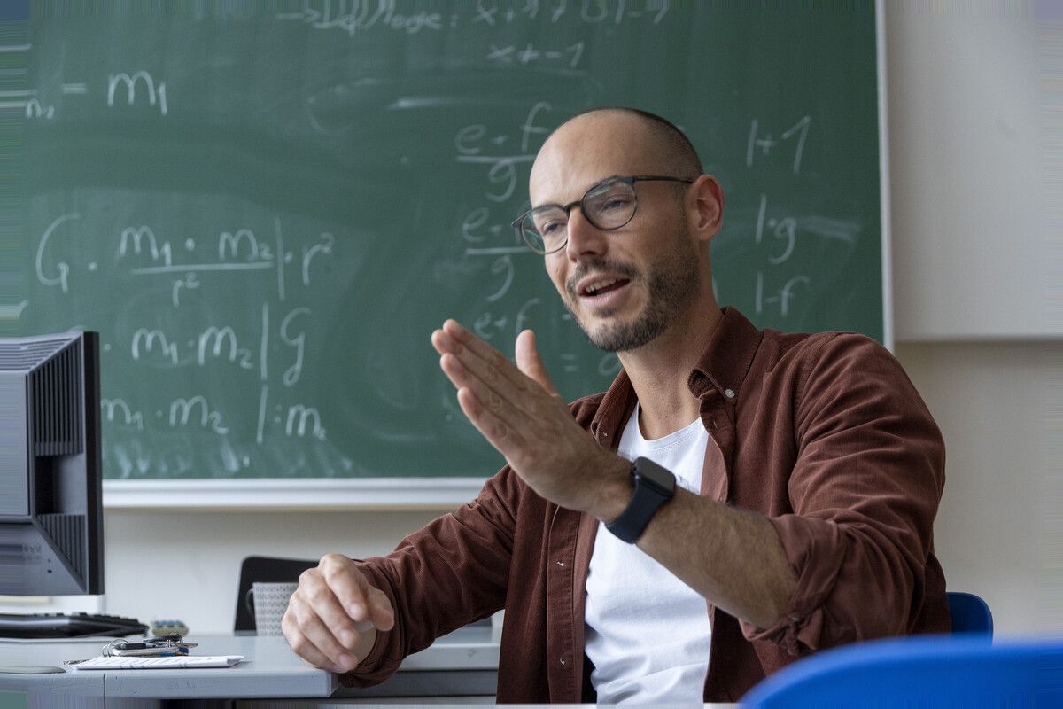 Unterrichtet Politische Bildung und Geschichte: Stefan Breuss hat im Superwahljahr 2024 mit seinen Schülern viel zu diskutieren.⇒ VN/Paulitsch