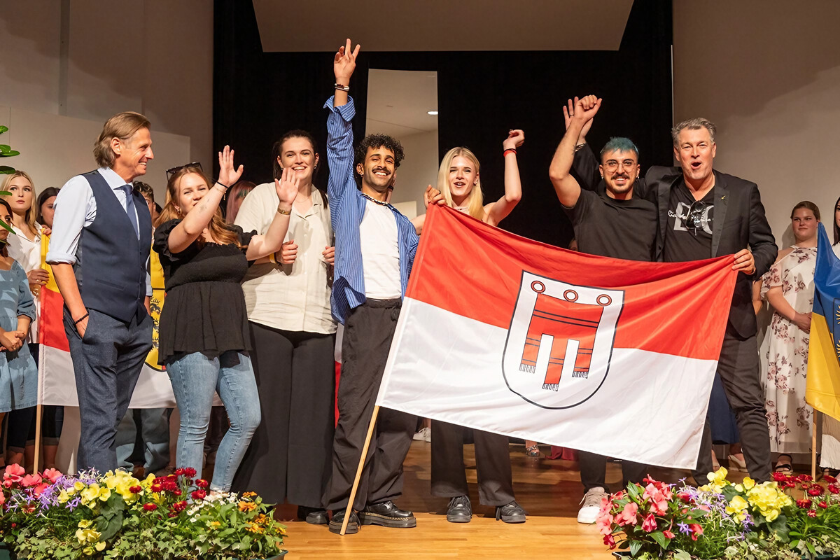 (v. l.) Landesinnungsmeister Clemens Happ, Nathalie Loretz, Saskia Müller, Gabriel Petrera, Mara Schweizer, Hichri Iheb und Innungsmeister Günther Plaickner.⇒WKV