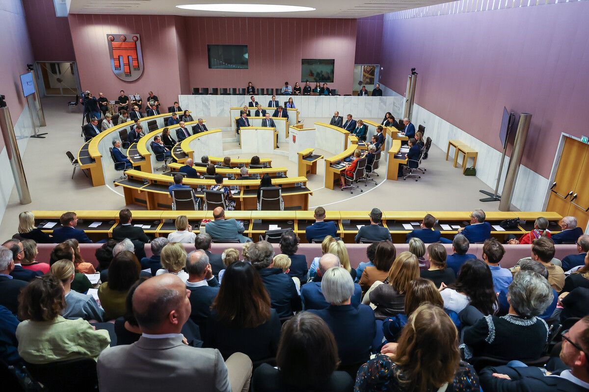 Am 30. Oktober wurden zahlreiche Abgeordnete verabschiedet.⇒Shourot