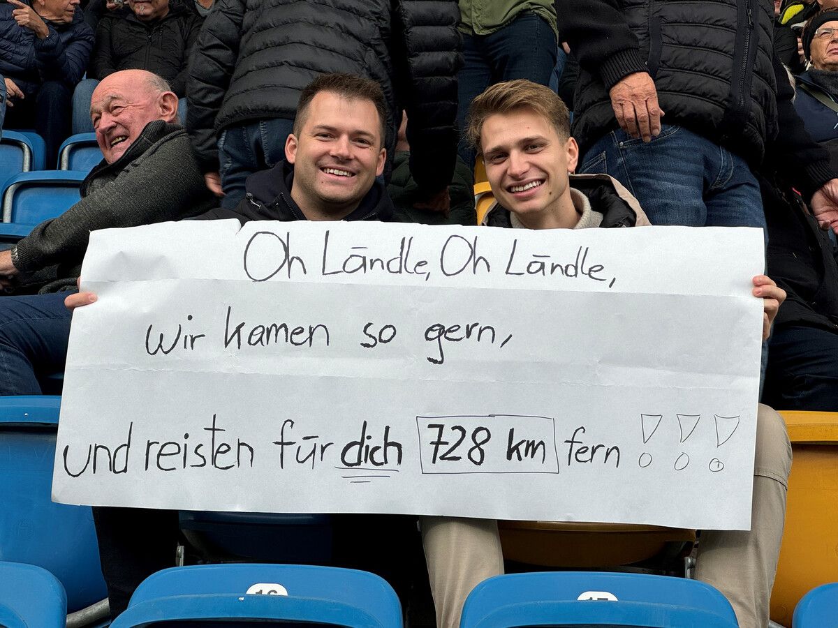 Zwei Spiele innerhalb von sieben Stunden. Erst reiste das Duo nach Altach zur Partie gegen Klagenfurt, dann weiter nach Bregenz.⇒Lutz