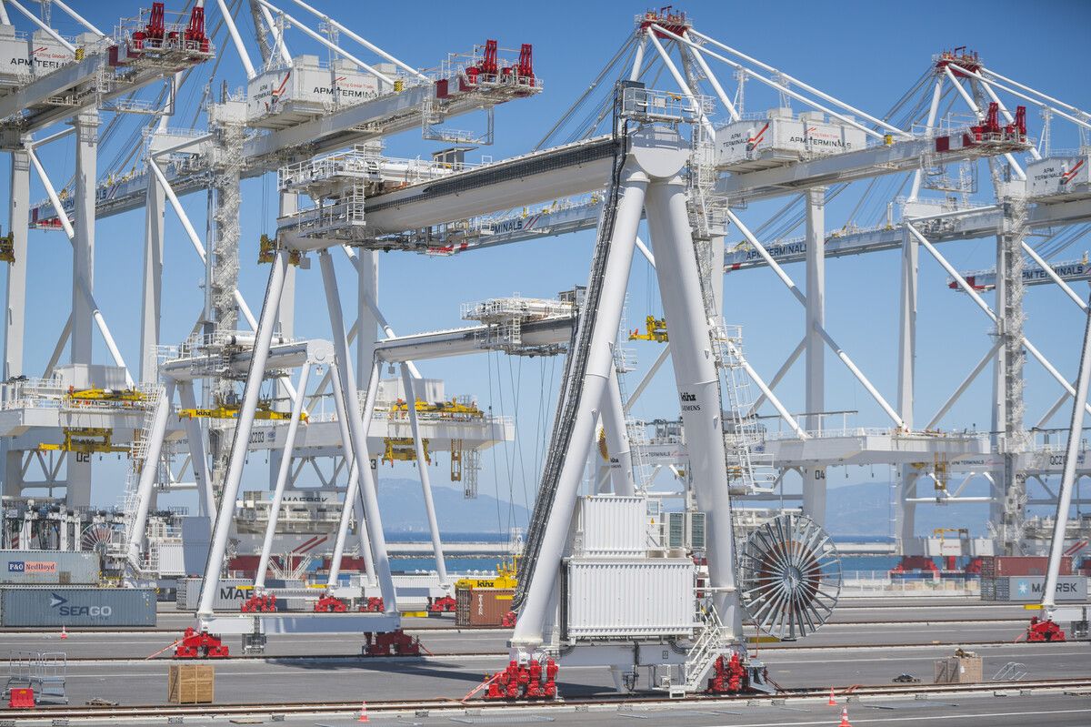 70 Krananlagen liefert das Unternehmen mit Sitz in Hard und an weiteren Standorten in der Slowakei, Polen, USA und Österreich an APM-Terminals in Marokko.⇒ FA