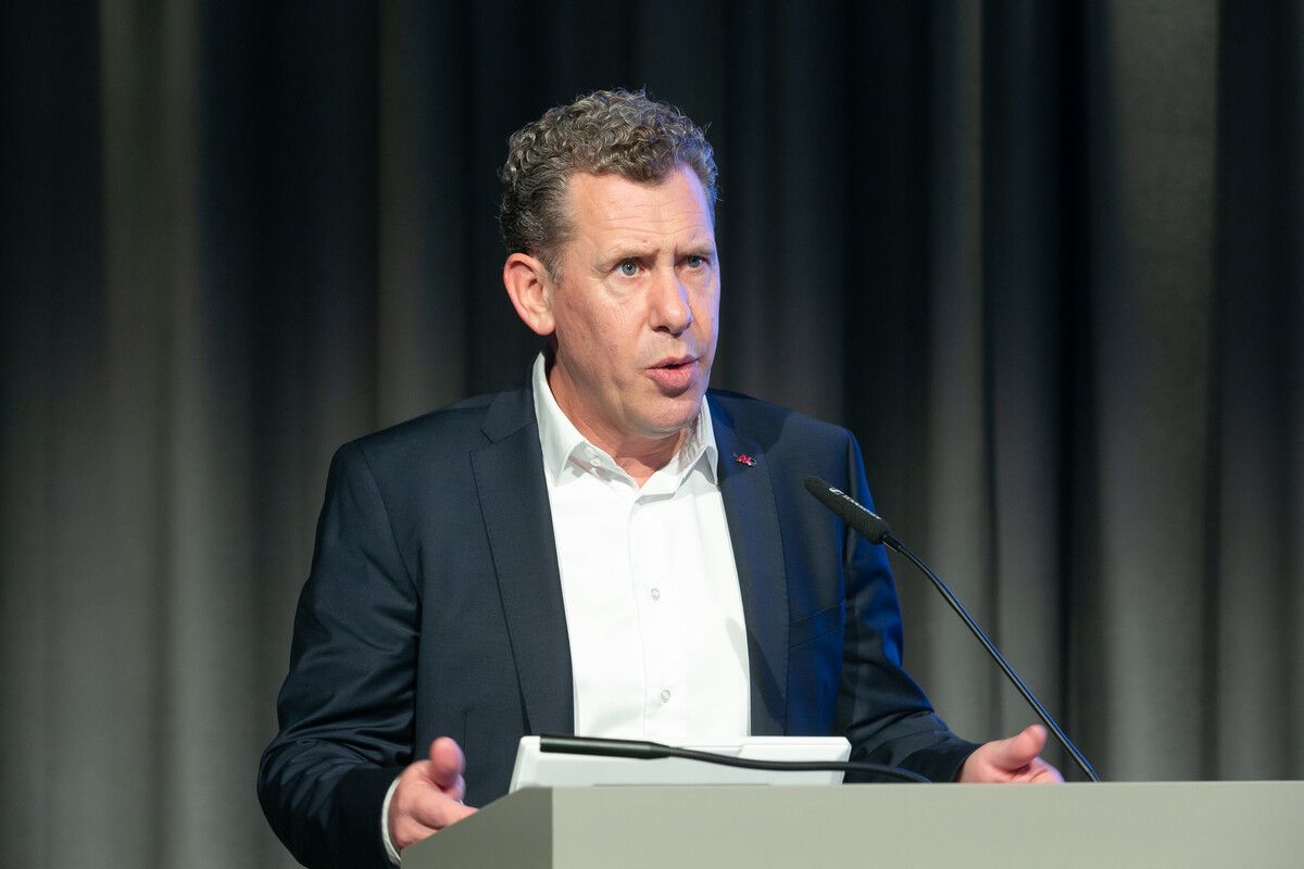 AK-Präsident Bernhard Heinzle zer-pflückte das Regierungsprogramm.