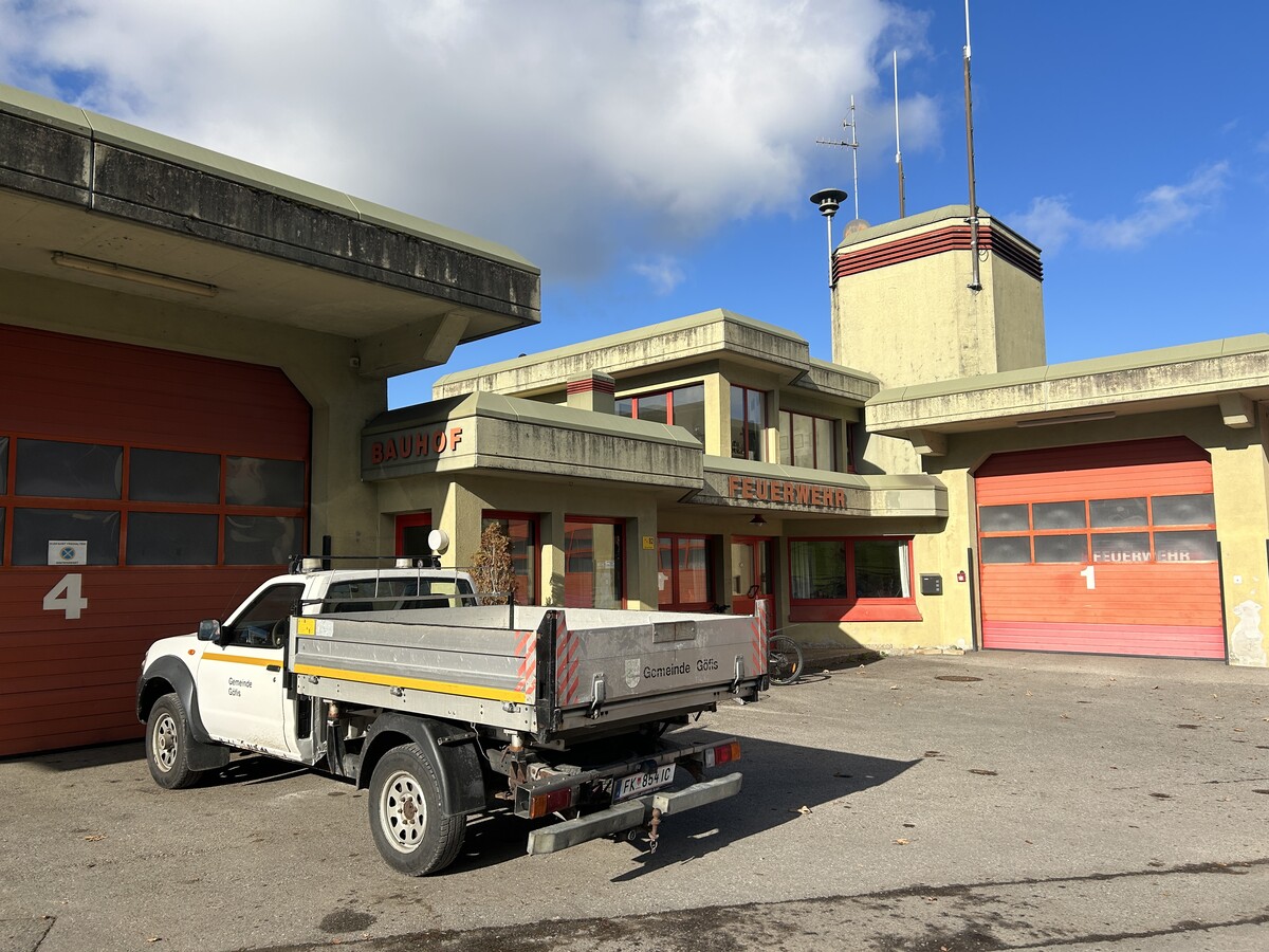 Aktuell teilen sich die Feuerwehr und der Bauhof ein Gebäude. Es mangelt an Platz. ⇒VN/Hartmann (2)