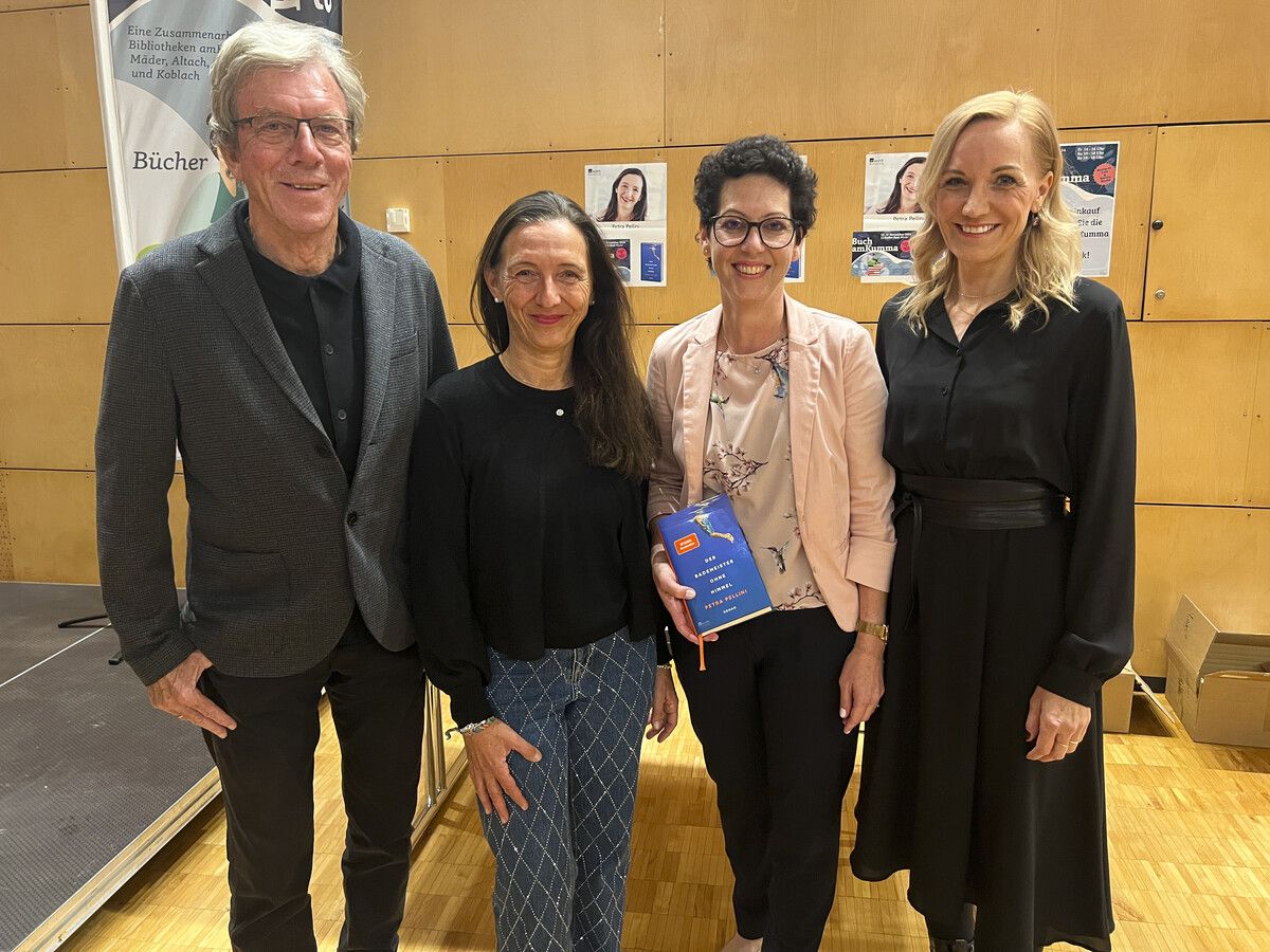 Albert Lingg, Autorin Petra Pellini, Moderatorin Nina Winkler und Ingrid Hofer luden zum Diskussionsabend. ⇒franc