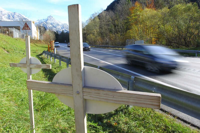 Auch wenn die Zahl der Verkehrstoten mit bisher elf Opfern in Vorarlberg heuer stieg, liegt sie bundesweit noch im niedrigsten Wert. ⇒HOFMEISTer