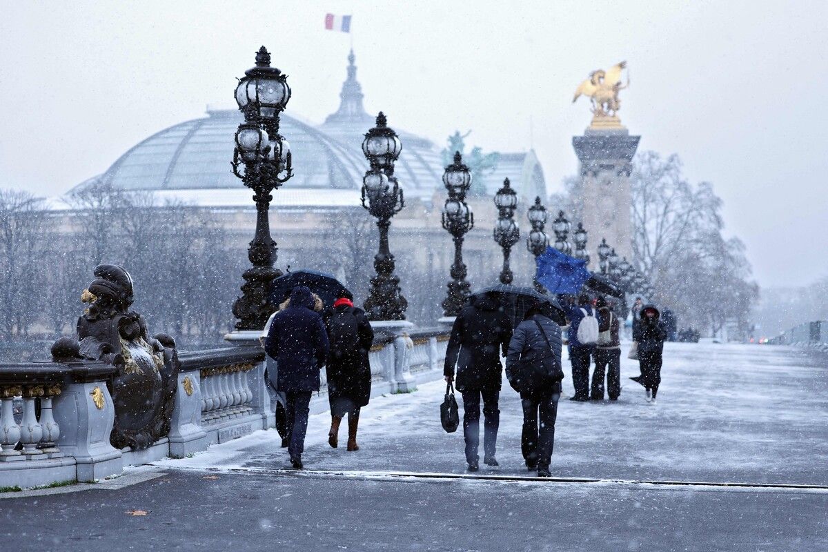 Auch in Frankreich hat es geschneit: In Paris wurde deswegen sogar eine Wetterwarnung ausgesprochen. AFP