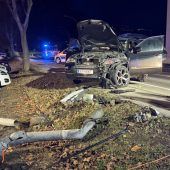 Drogenlenker fällte mit Pkw Straßenlaterne