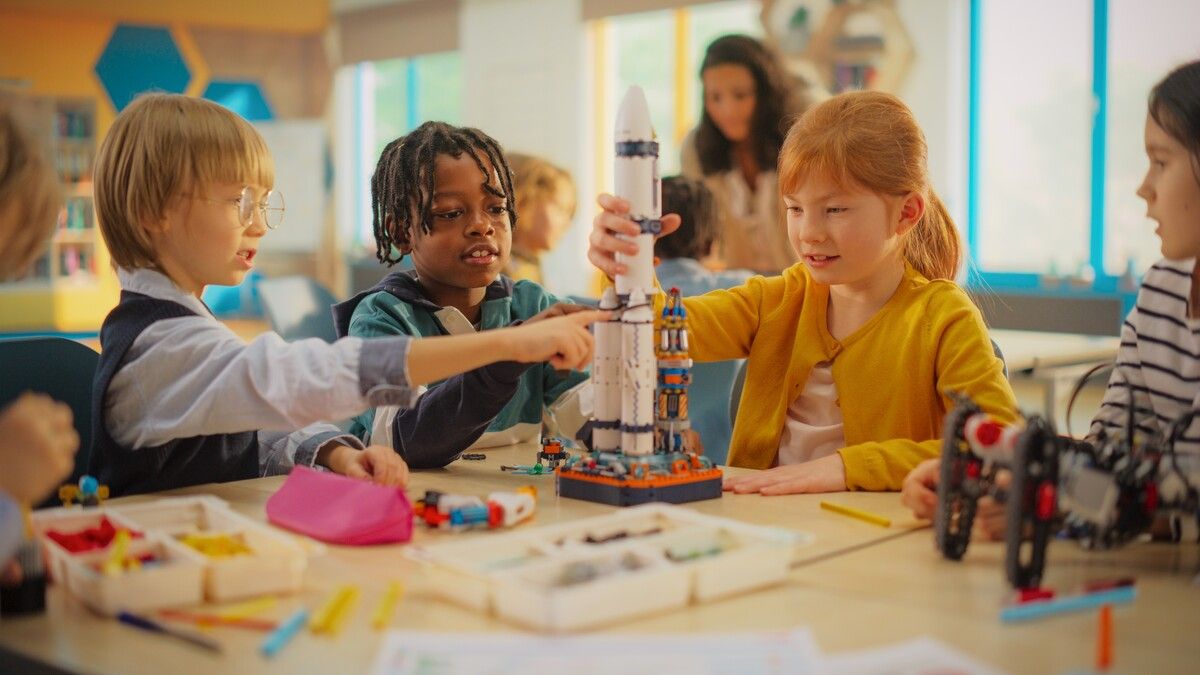 Bei den Young-Science-Initiativen des OeAD dreht sich alles um schulische Wissenschaftsvermittlung.⇒shutterstock