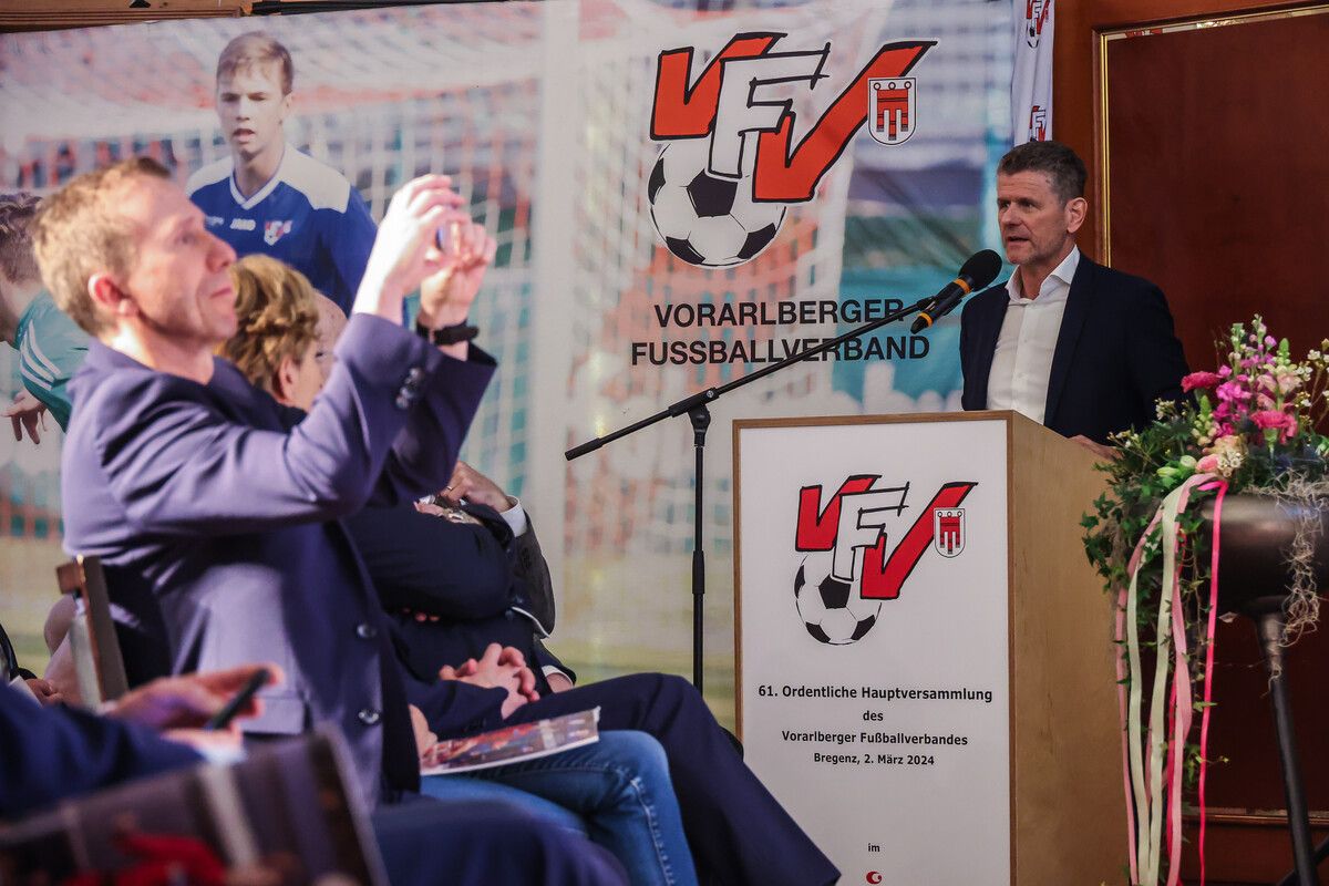 Bei der VFV-Hauptversammlung und der Wiederwahl von Horst Lumper im März des Jahres war Klaus Mitterdorfer Gast.⇒Steurer