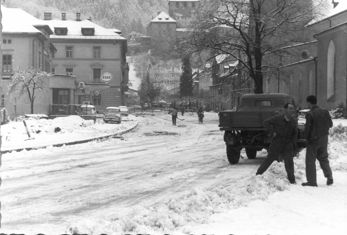Blick auf den Schlossgraben: Historische Aufnahme der Bauarbeiten im Winter, entstanden Ende der 1960er- oder Anfang der 1970er-Jahre.⇒stadtarchiv feldkirch