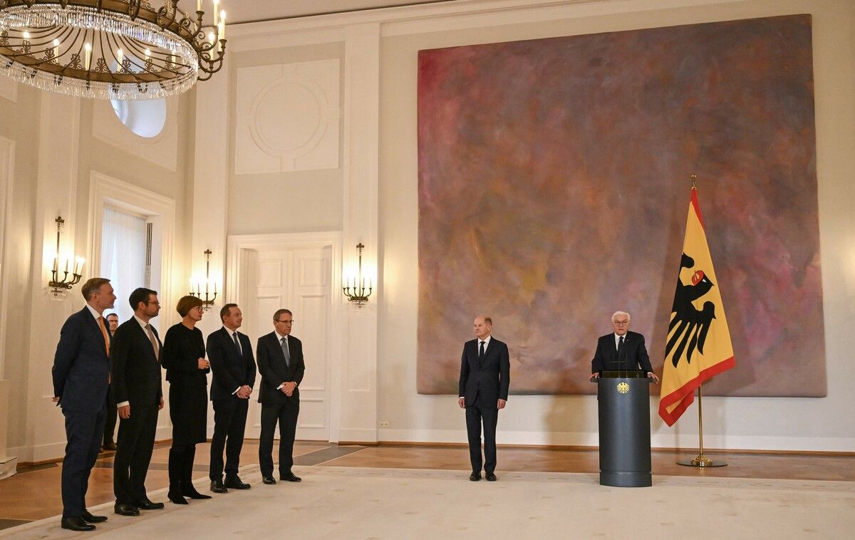 Bundespräsident Steinmeier überreichte den FDP-Ministern ihre Entlassungsurkunden, Kukies seine Ernennungsurkunde. ⇒ AFP