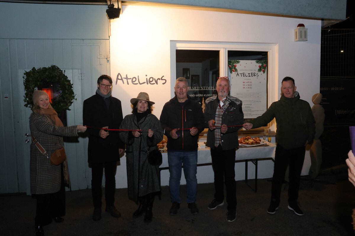 Carmen Hirschbühl, Gemeindesekretär Bernhard Feurstein, die Künstler Elfi Glatzer, Eberhard Stimpel und Dietmar Schneider, Foto- und Videograf Andreas Sillaber. ⇒AME
