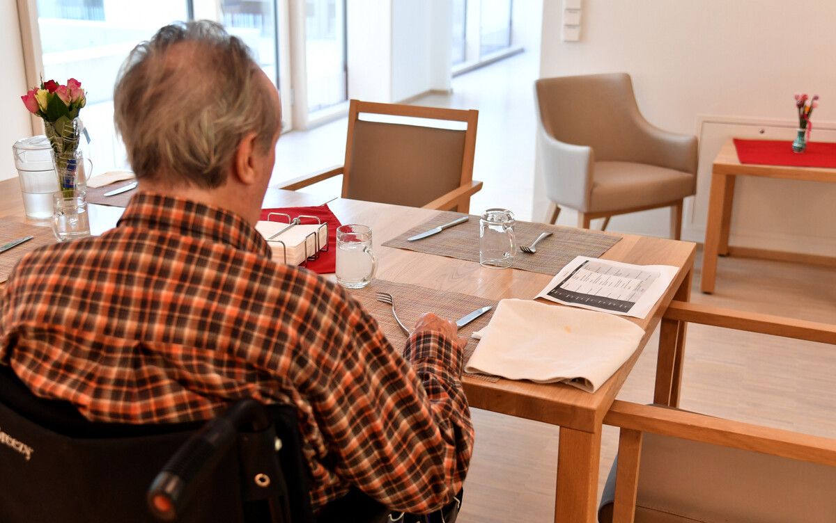 Das AK-Pflegetagebuch hilft Angehörigen, den Pflegeaufwand zu dokumentieren und Ansprüche im Streitfall zu untermauern.⇒ Apa/Symbol