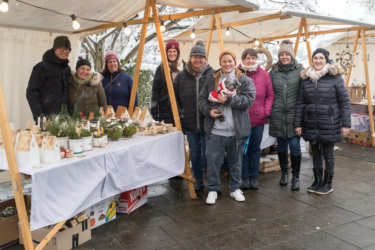 Das Team der SeneCura organisierte einen Weihnachtsmarkt für den guten Zweck.⇒vn/stiplovsek