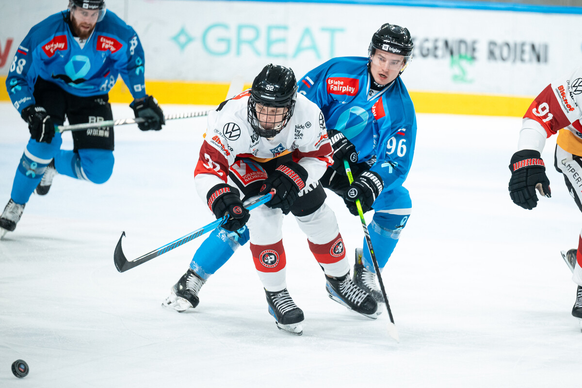 Der 17-jährige Ben Summer absolvierte bei der Niederlage der Pioneers in Ljubljana seine ersten Einsatzminuten in der ICE-Liga.