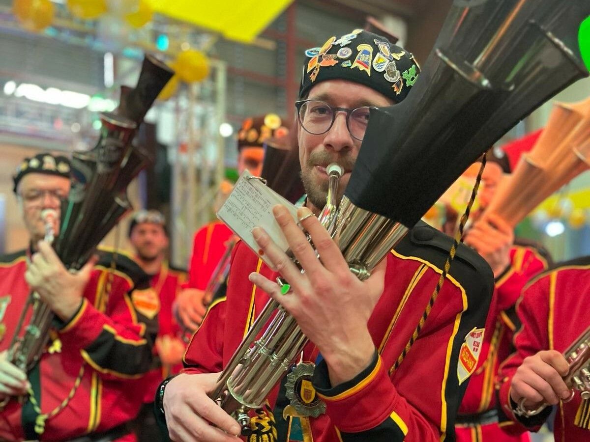Der 33-Jährige geht wieder mit den Bezauer Schalmeien auf Tour. ⇒Meusburger