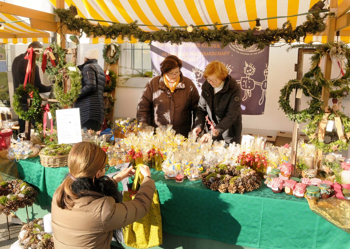 Der Benefiz-Adventmarkt im Klosterhof stieß schon in früheren Jahren auf Anklang. ⇒archiv
