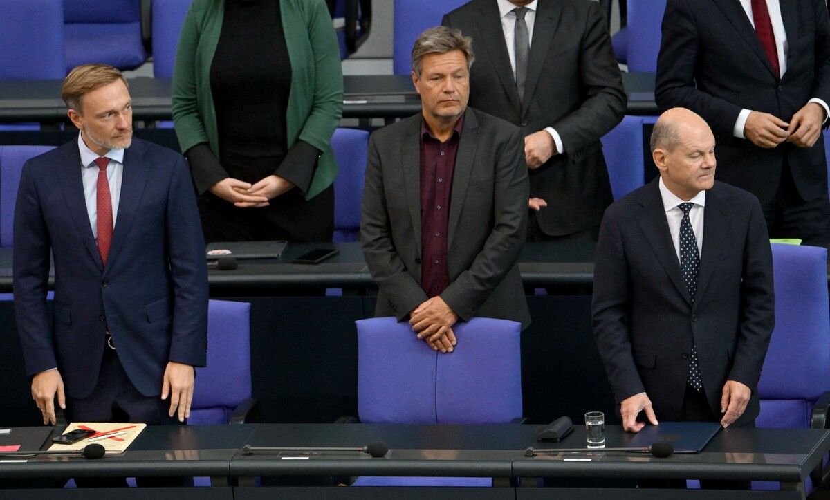 Der deutsche Kanzler Scholz (r.), Finanzminister Lindner (l.) und Wirtschaftsminister Habeck trafen sich zu Beratungen im Kanzleramt.⇒AFP