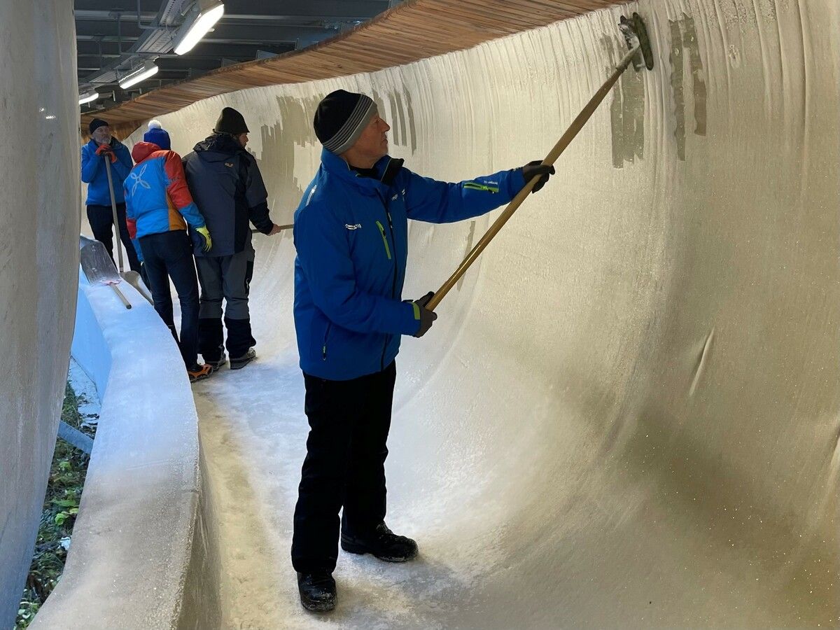 Der Eiskanal in Bludenz wurde wieder winterfit gemacht und ist für das erste Training, das heute stattfindet, bereit.⇒rodelclub bludenz